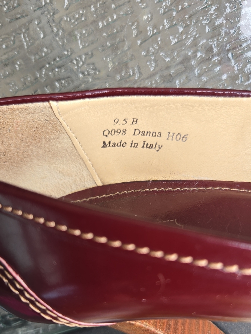 Coach Burgundy Patent Leather Heels with Gold-Tone Turnlock Made In Italy 9,5 B - Picture 6 of 13
